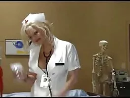 Видео порно клипове онлайн с големи цици, причиняващи нараняване (Allison Star)